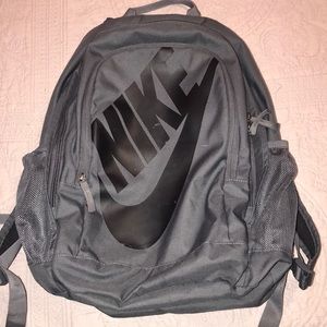 nike hayward futura backpack grey and pink